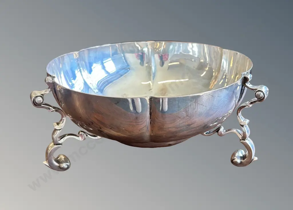 Sterling Silver Mappin and Webb London Centrepiece Bowl, H9cm, Dia20cm,TW800gms Image 1++