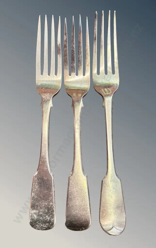 Three Sterling Silver Fiddleback Pattern Forks, TW223gms Image 1++