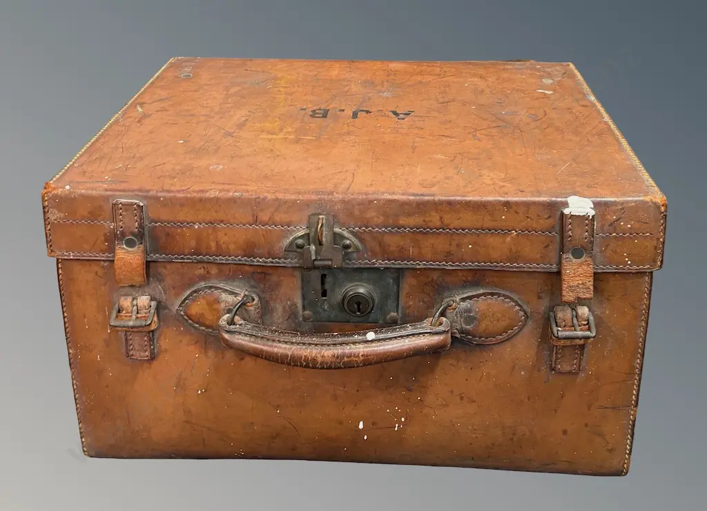 Leather Travelling Case Image 1++