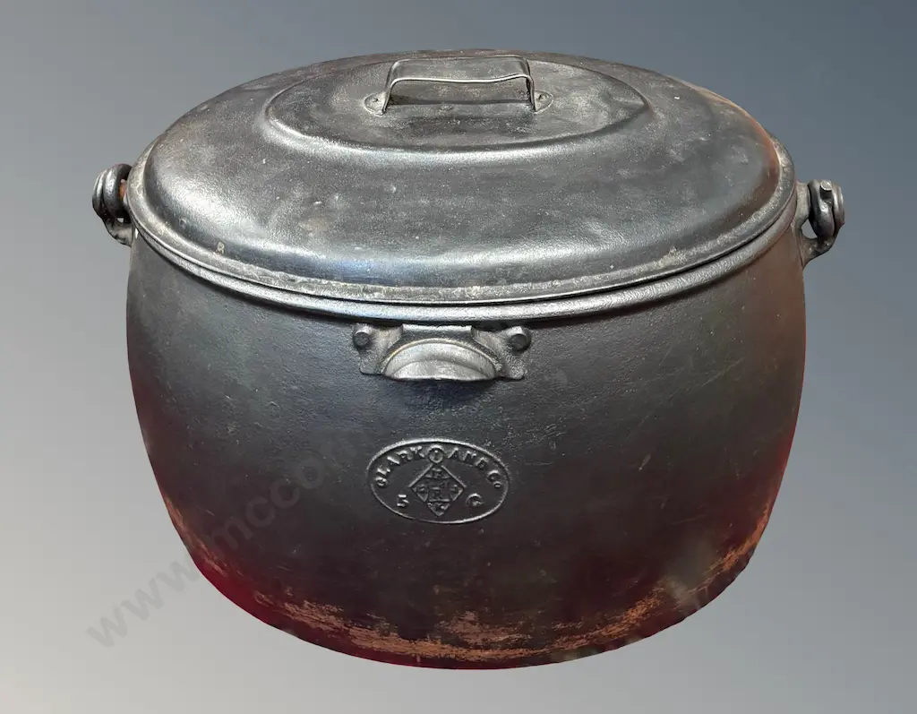 Clark & Co Cast Iron Lidded Cooking Pot, L45xH24xD30cm Image 1++