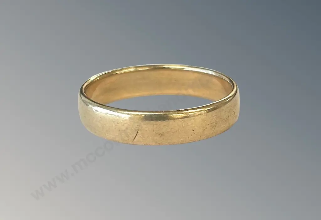 9ct Gold Wedding Band, Size 4, TW6.4gms Image 1++