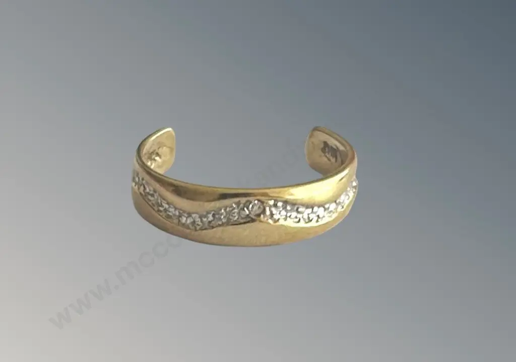 9ct Gold and Diamond Chip Toe Ring, TW1.3gms Image 1++