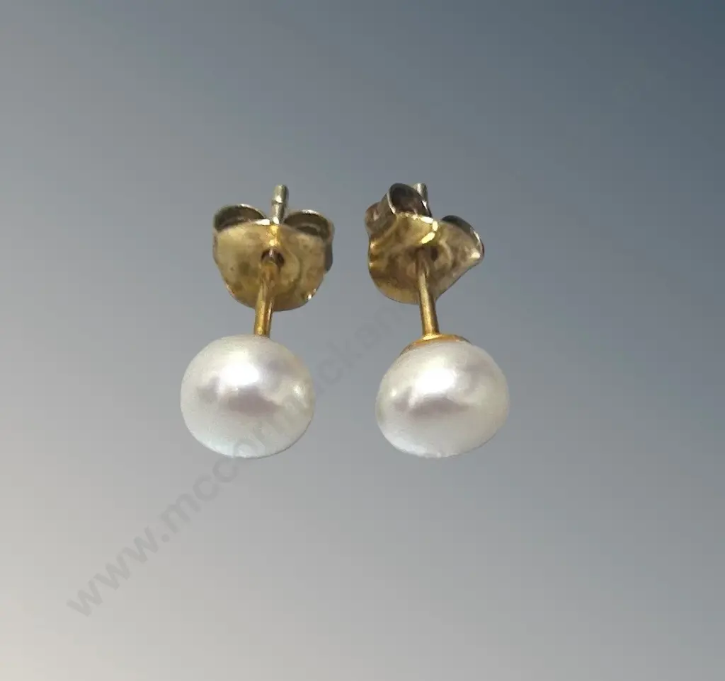 Pair of Pearl and Sterling Silver Studs Image 1++