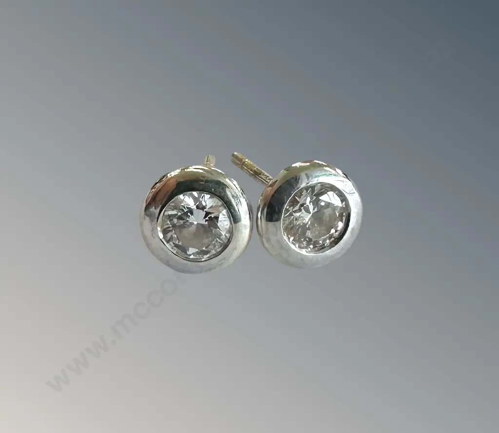 Pair of 9ct White Gold Diamond Stud Earrings Image 1++