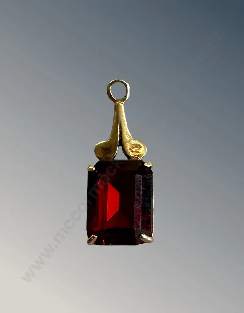 9ct Gold Emerald Cut Pendant, TW.6gms Image 1++