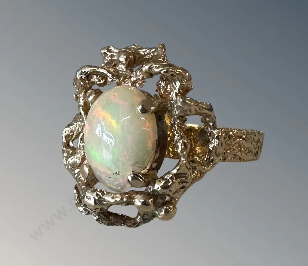 9ct Gold Opal Ring, Size P/Q TW8.5gms Image 1++