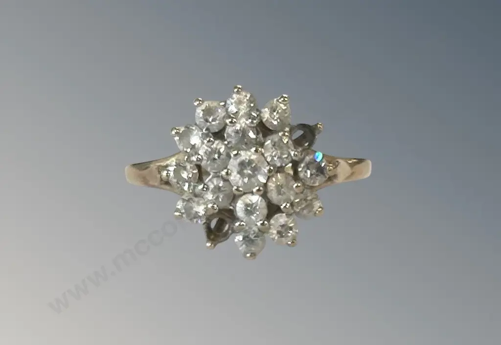9ct Gold Cluster Ring (two stones missing), Size N, TW2gms Image 1++