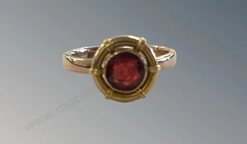 9ct Gold Garnet Ring, Size P/Q, TW4.1gms Image 1++