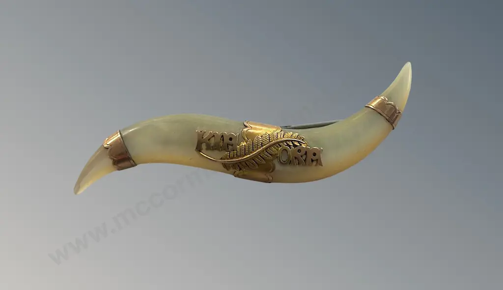 9ct Gold and MOP Fern Leaf Brooch Image 1++