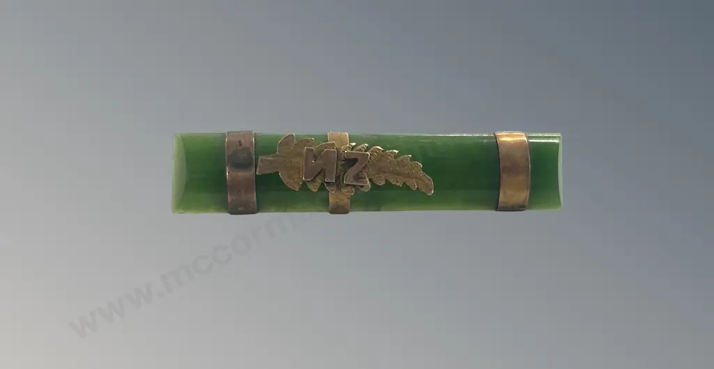 9ct Gold Greenstone NZ Bar Brooch Image 1++