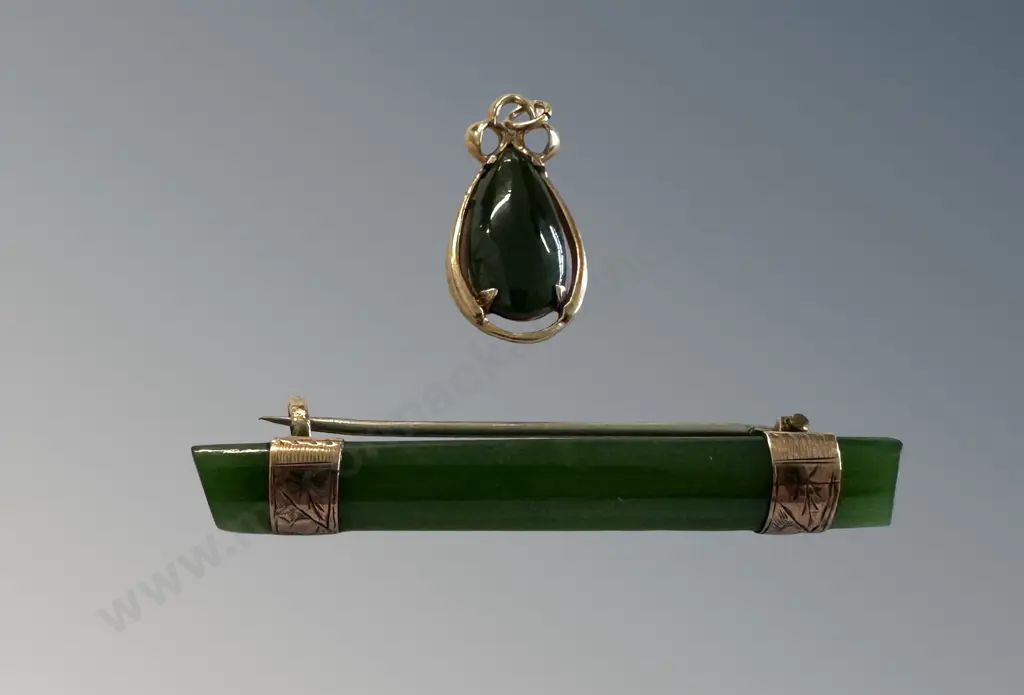 9ct Gold Mounted Greenstone Bar Brooch, L5cm and 9ct Greenstone Pendant Image 1++