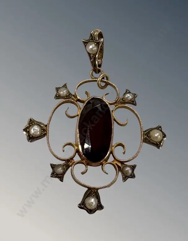 9ct Gold Art Nouveau Seed Pearl and Garnet Pendant, L4cm, TW2.3gms  Image 1++