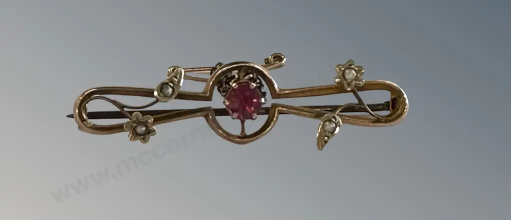 9ct Gold Victorian Bar Brooch, TW2.2gms Image 1++