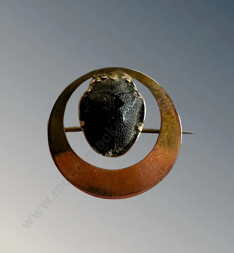 9ct Gold Beetle Brooch, TW2.9gms Image 1++