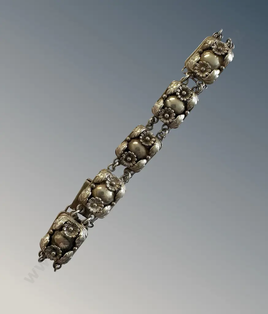 Sterling Silver Bracelet with Floral Design, L18.5cm, TW30.5gms Image 1++