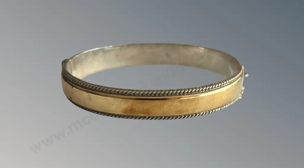 Sterling Silver and 9ct Gold Snap Bangle, TW19.3gms Image 1++