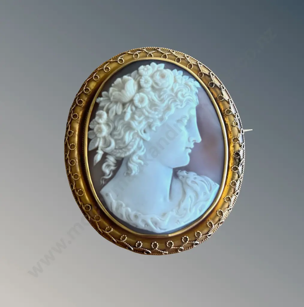 Rolled Gold Cameo Brooch, L6.5cm Image 1++