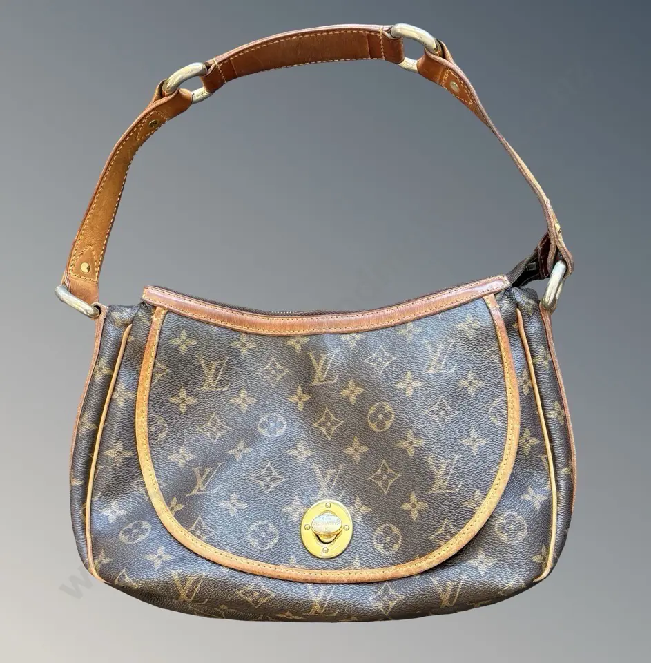 Louis Vuitton Monogram Canvas Tulum GM Bag, serial number VI1097, AF broken zip, marks and wear on interior and exterior Image 1++