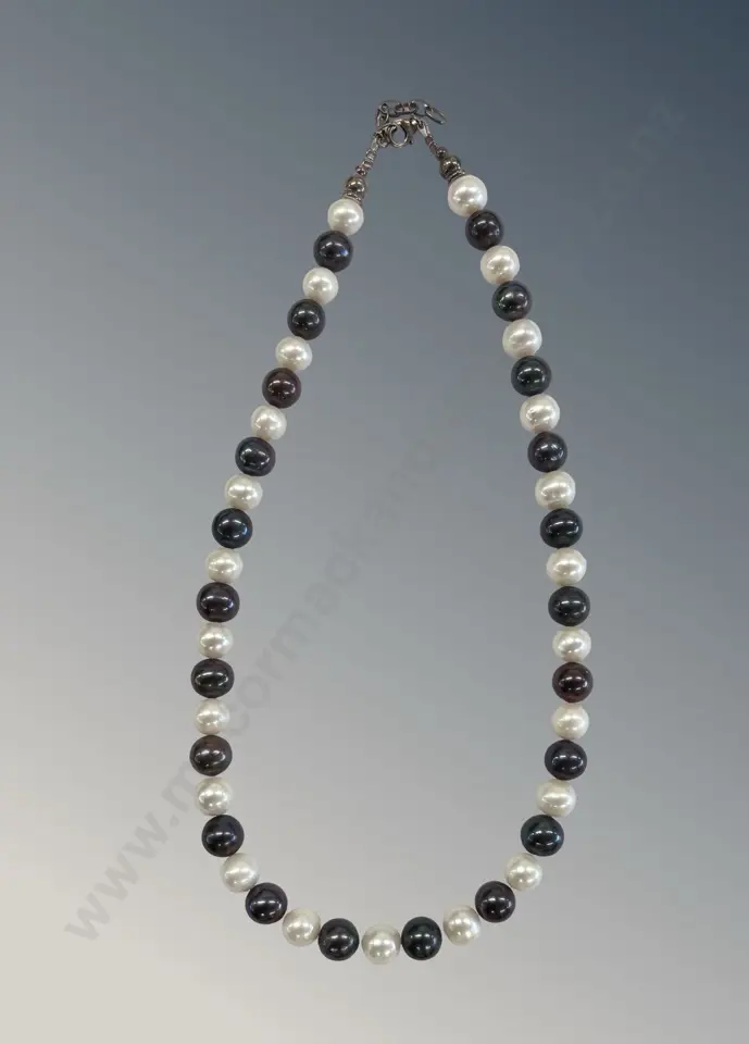 Black and White Cultured Pearl Necklace L43cm Image 1++