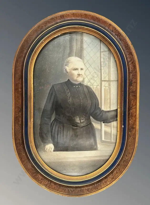 Victorian Print in Oval Walnut, Ebony and Gilt Frame, 480x280mm Image 1++