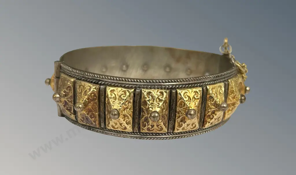 Vintage Hinged Bangle with Ornate 18ct Gold Panels, TW80.6gms Image 1++