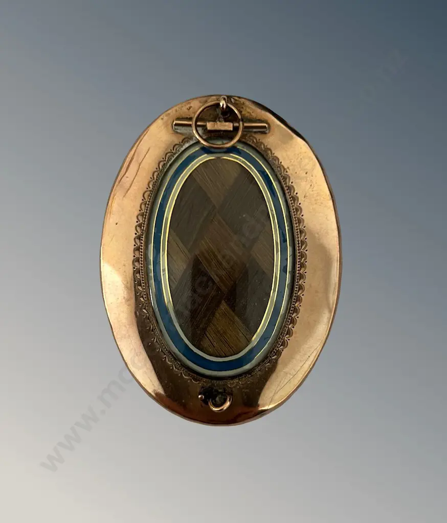 9ct Gold Oval Mourning Locket, L5.5cm, TW30.6gms Image 1++