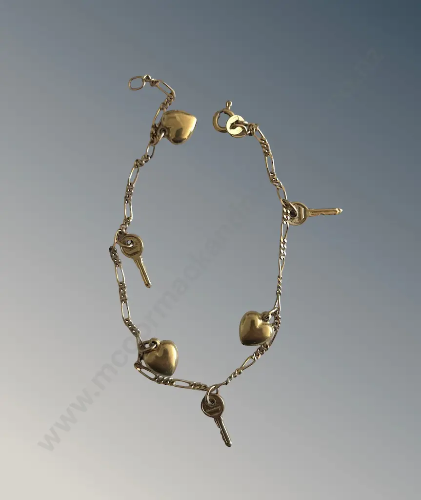 9ct Gold Charm Bracelet with Key and Heart Charms, L18cm, TW3.8gms Image 1++