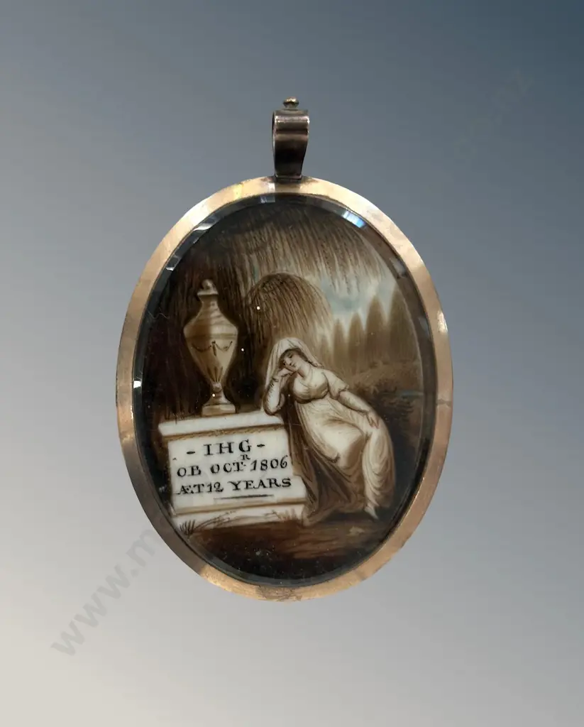 9ct Gold Oval Double Sided Mourning Pendant with Portrait, L5.5cm, TW21gms Image 1++