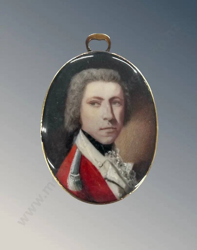 9ct Gold Oval Double Sided Mourning Pendant with Portrait, L4.5cm, TW19.8gms Image 1++