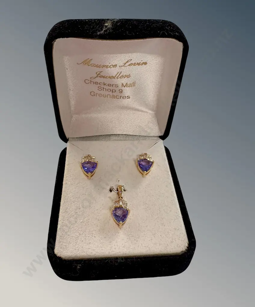 18ct Gold Diamond and Tanzanite Pendant and Earring Set, TW4.1gms Image 1++
