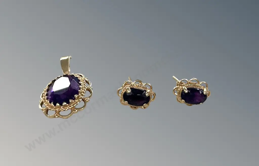 9ct Gold Amethyst Pendant and Matching Stud Earrings TW2.4gms Image 1++