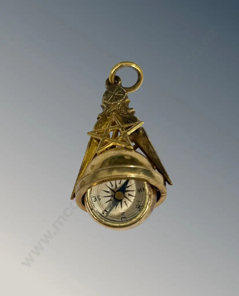 14ct Gold Compass Pendant, TW8.8gms Image 1++