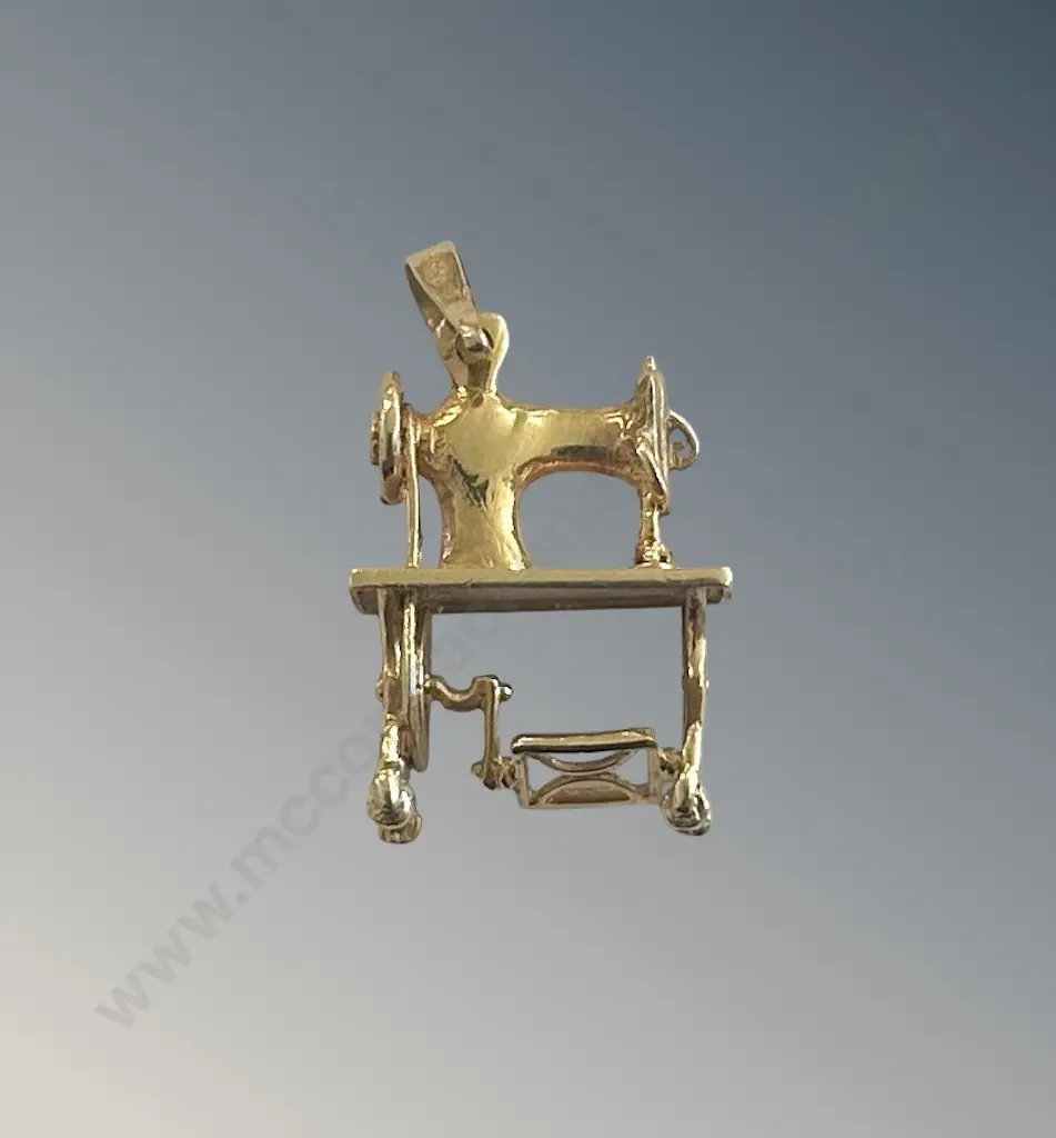 9ct Gold Sewing Machine Charm, TW1.6gms Image 1++