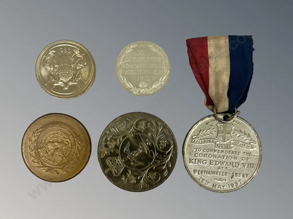 Three British Commemorative Coins and 1 Dutch Commerative Coin and a Munich Olympic Games Coin Image 1++