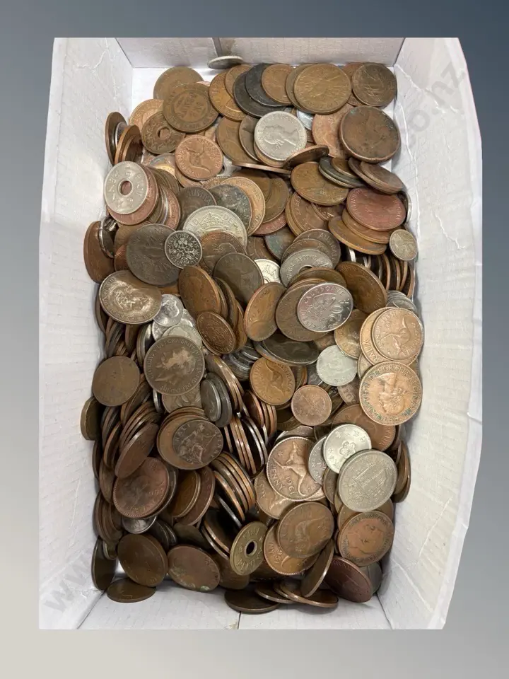 Quantity of Australian and New Zealand Pennies, half pennies etc, some International Coins Image 1++