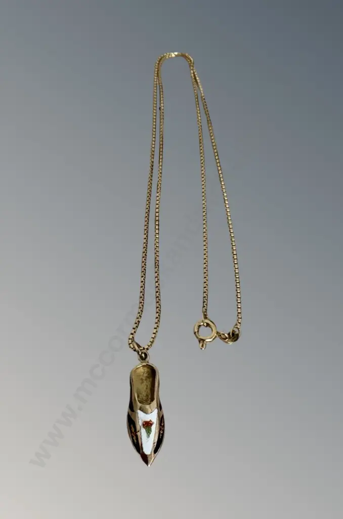 14ct Gold Enamel Shoe Pendant on 14ct Chain TW4.5gms Image 1++