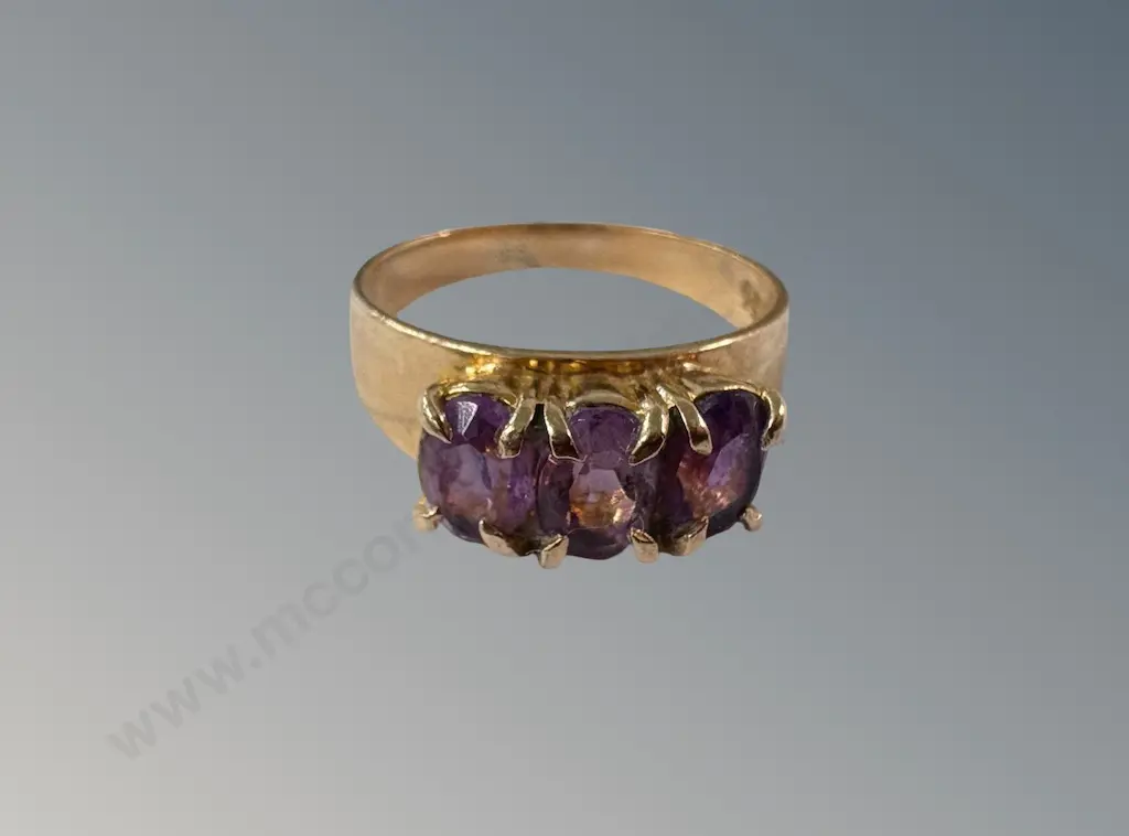 9ct Gold 3 Stone Amethyst Dress Ring, Size K/L, TW3.1gms Image 1++