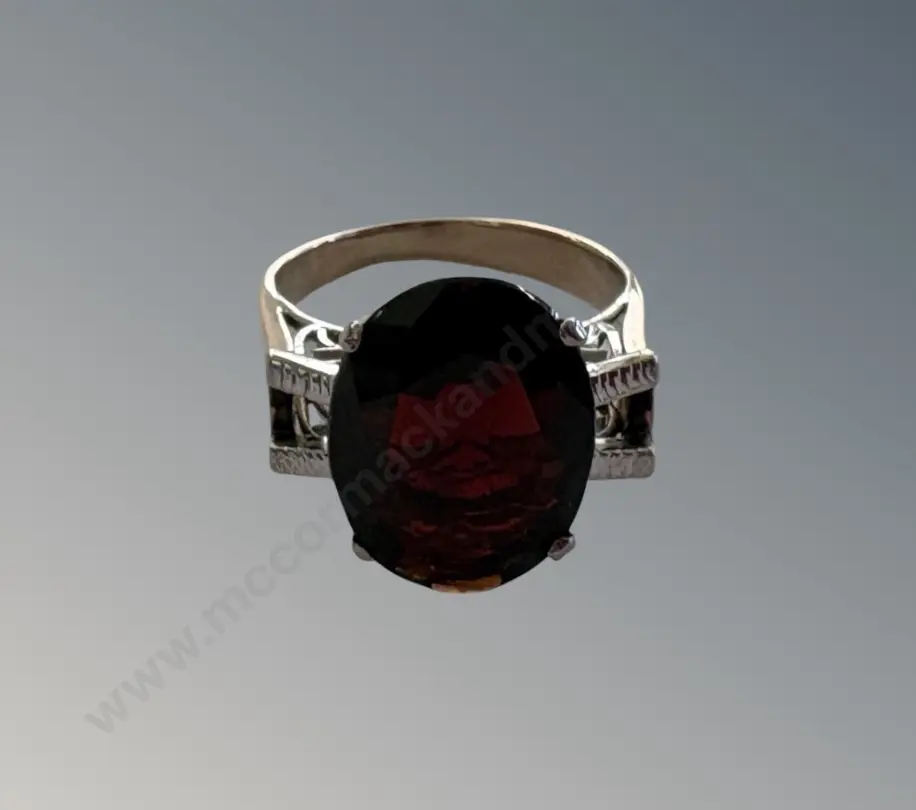 9ct Gold Garnet Ring, Size H/I, TW4.1gms Image 1++