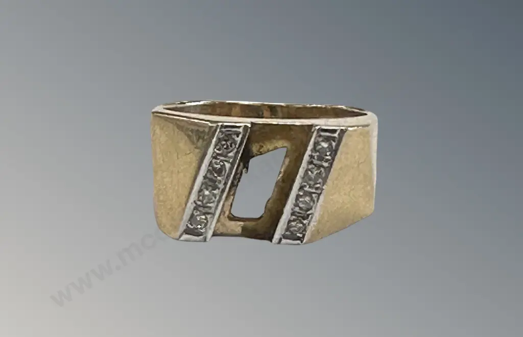 14ct Yellow Gold Diamond Ring, stone missing, Size J, TW4.9gms Image 1++