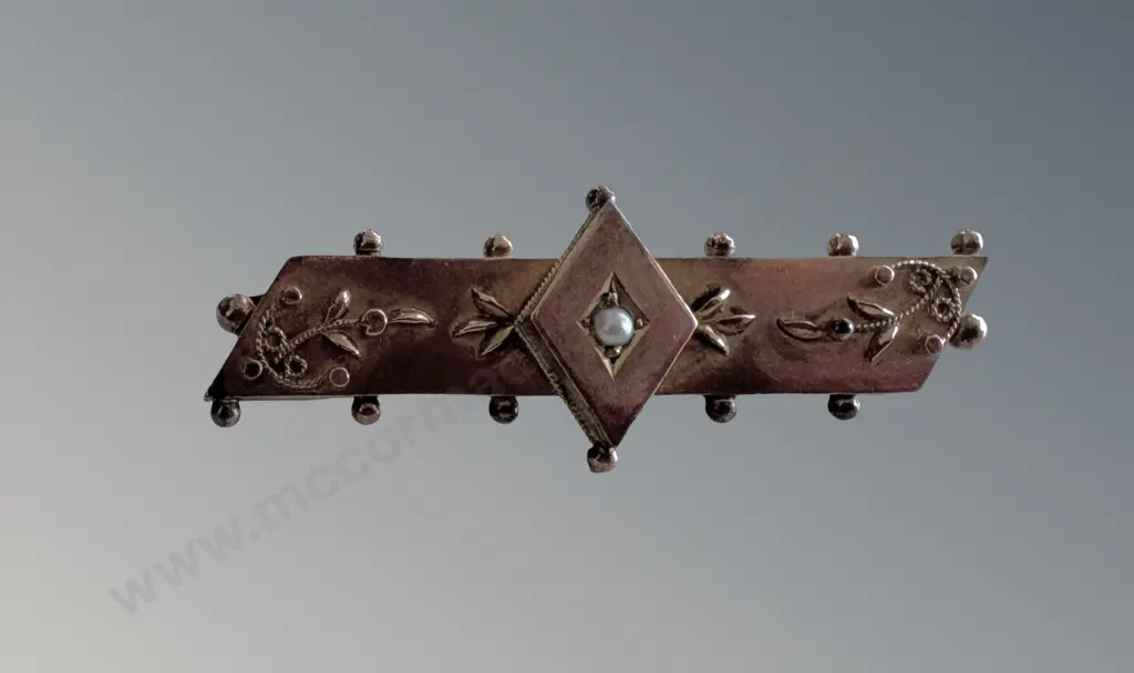 9ct Gold and Seed Pearl Brooch, TW2.2gms Image 1++