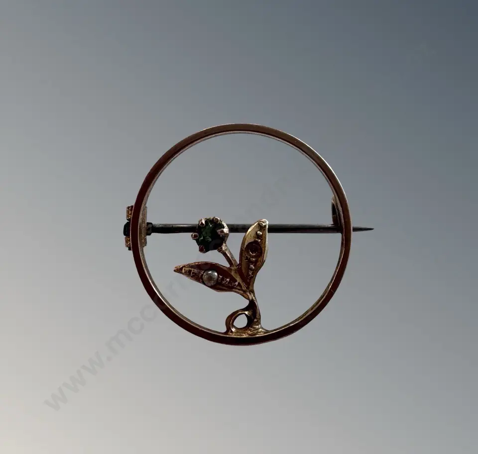 9ct Gold Brooch (missing seed pearl) TW2.3gms Image 1++