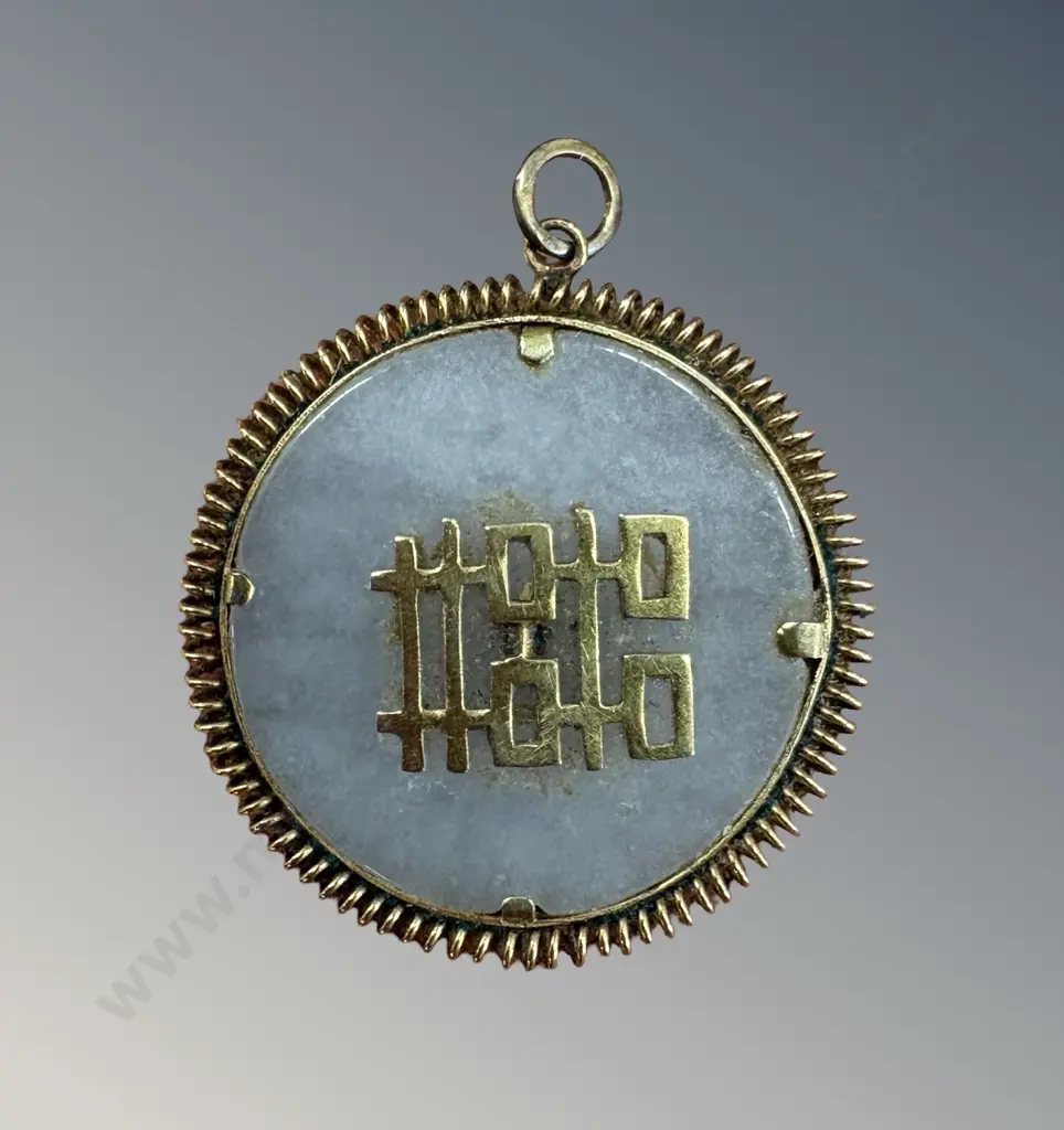 14ct Gold and Jade Pendant D2.3cm, TW6.1gms Image 1++
