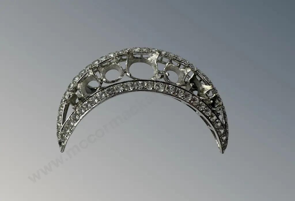 14ct White Gold, White Topaz Crescent Shape Brooch, missing stones TW8.5gms Image 1++