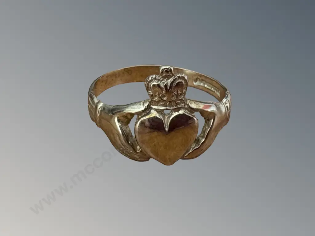 9ct Gold Claddagh Ring, Size O/P,  TW2.3gms Image 1++