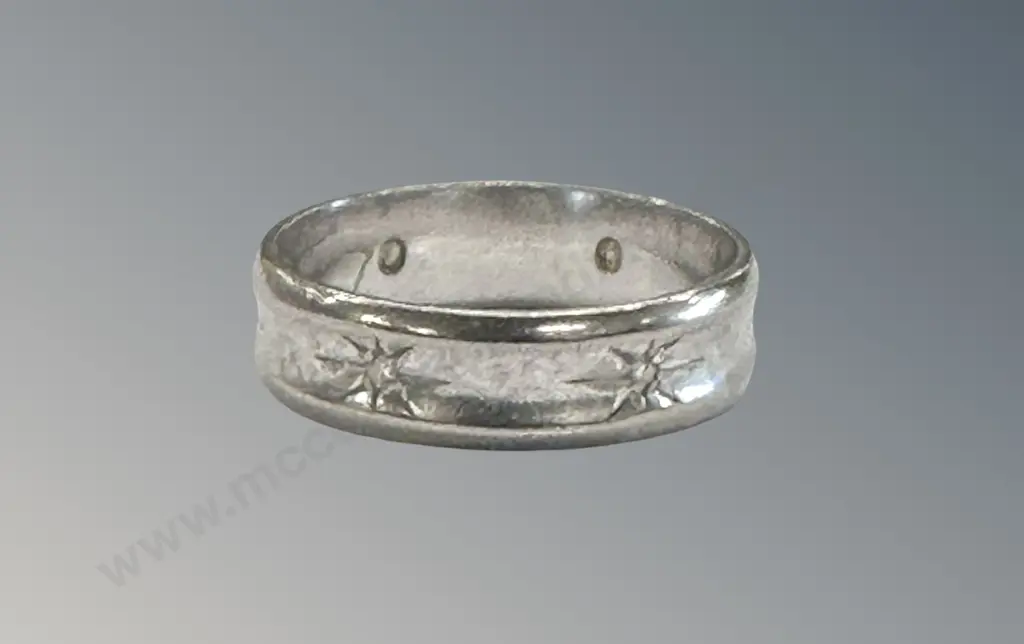 18ct White Gold and Diamond Ring, Size M, TW4.4gms Image 1++