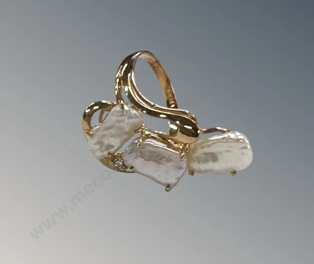 18ct Yellow Gold and Pearl Ring, Size M, TW4.9gms Image 1++