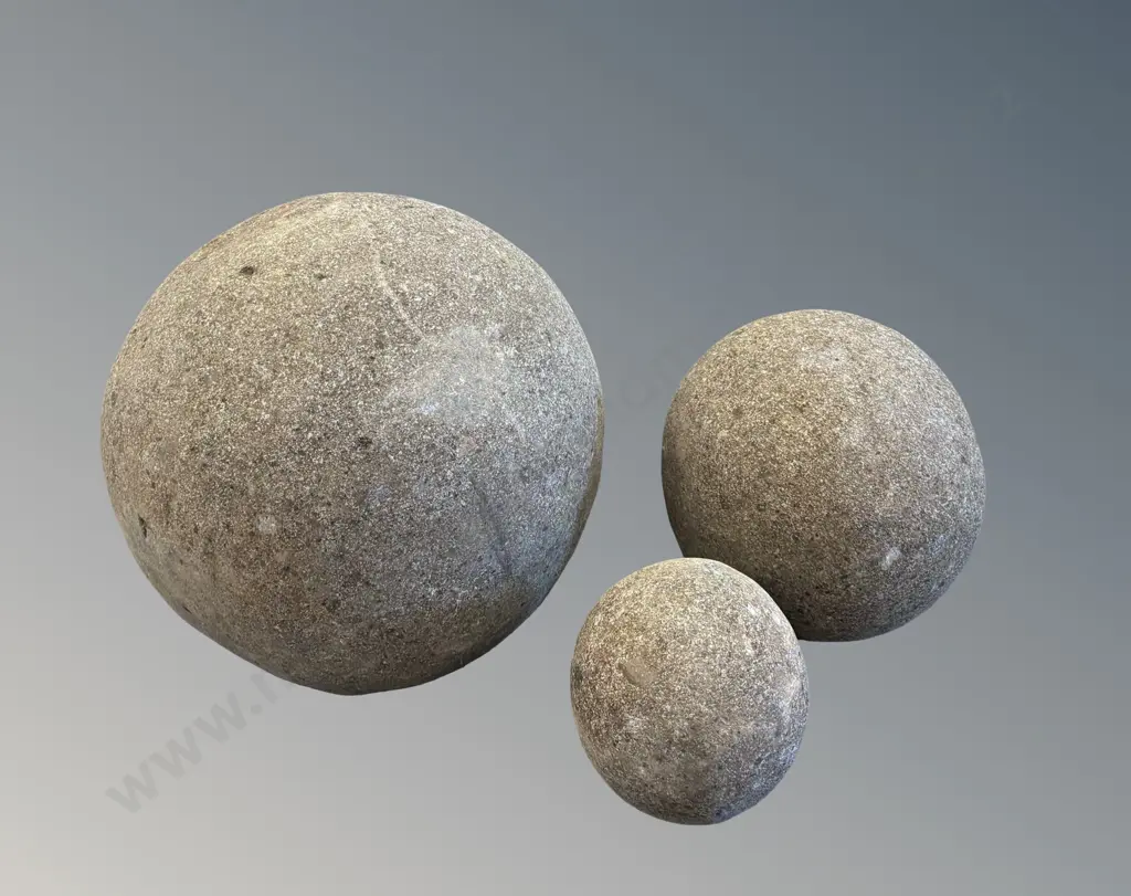 Graduated Trio of Stone Balls D29cm, D20cm, D12cm Image 1++