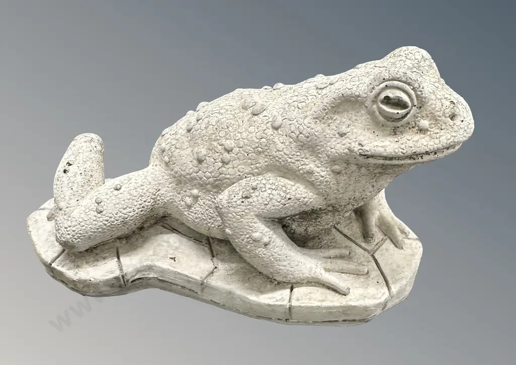 Concrete Frog. H15xL25cm Image 1++