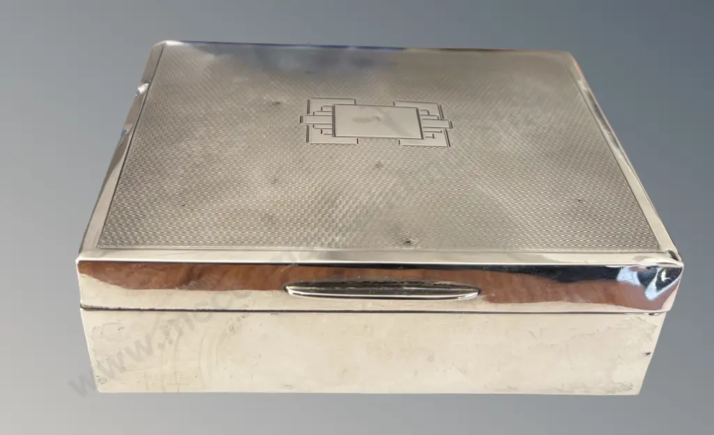 Sterling Silver  Wood lined Cigarette Box, TW288.3gms Image 1++