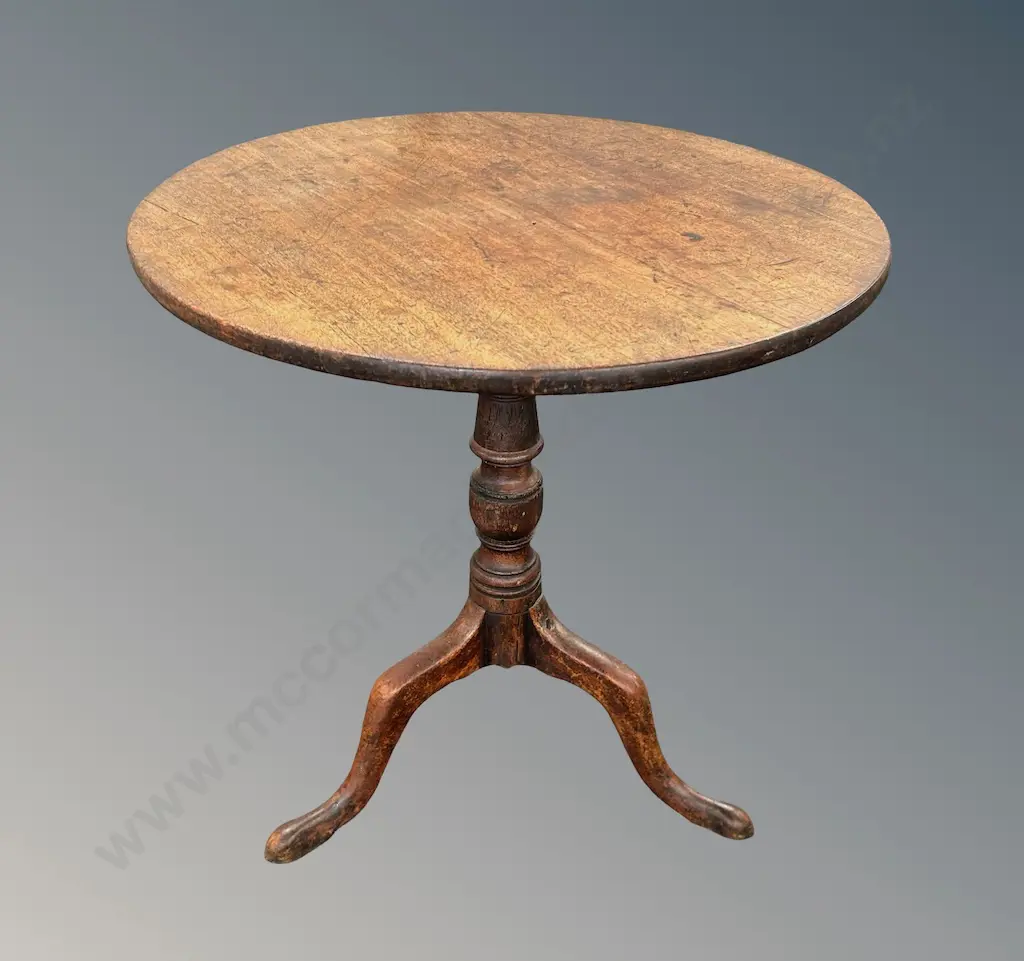 Georgian Oak Tilt Top Circular Table on 3 point base, H70xD69cm Image 1++